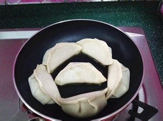 抱蛋煎饺制作的攻略