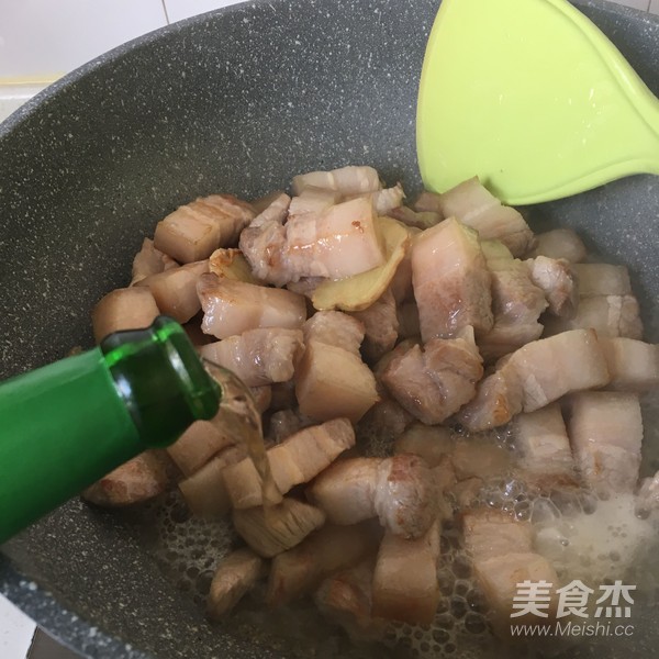 鹌鹑蛋烧肉的做法