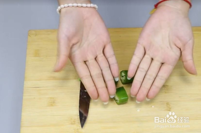 切完辣椒后马上使用这个方法效果非常的好
