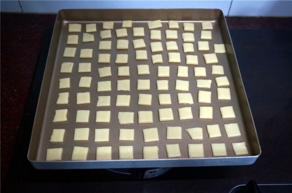 牛奶方块小饼干