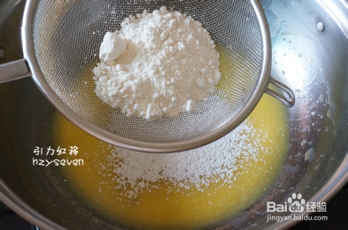 怎样做草莓彩绘戚风蛋糕卷