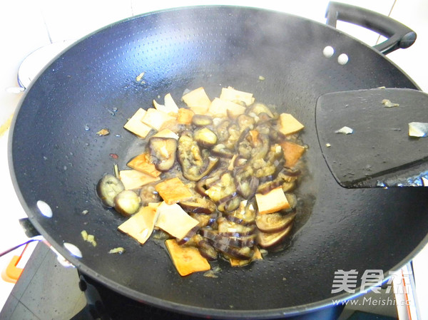 豆干烩茄子的做法