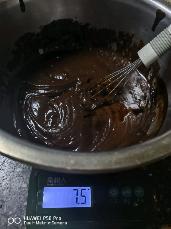 黑巧克力熔岩蛋糕
