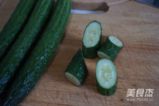 炝拌黄瓜皮的做法