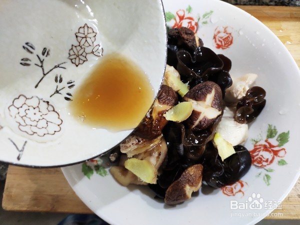 香菇木耳蒸鸡做法