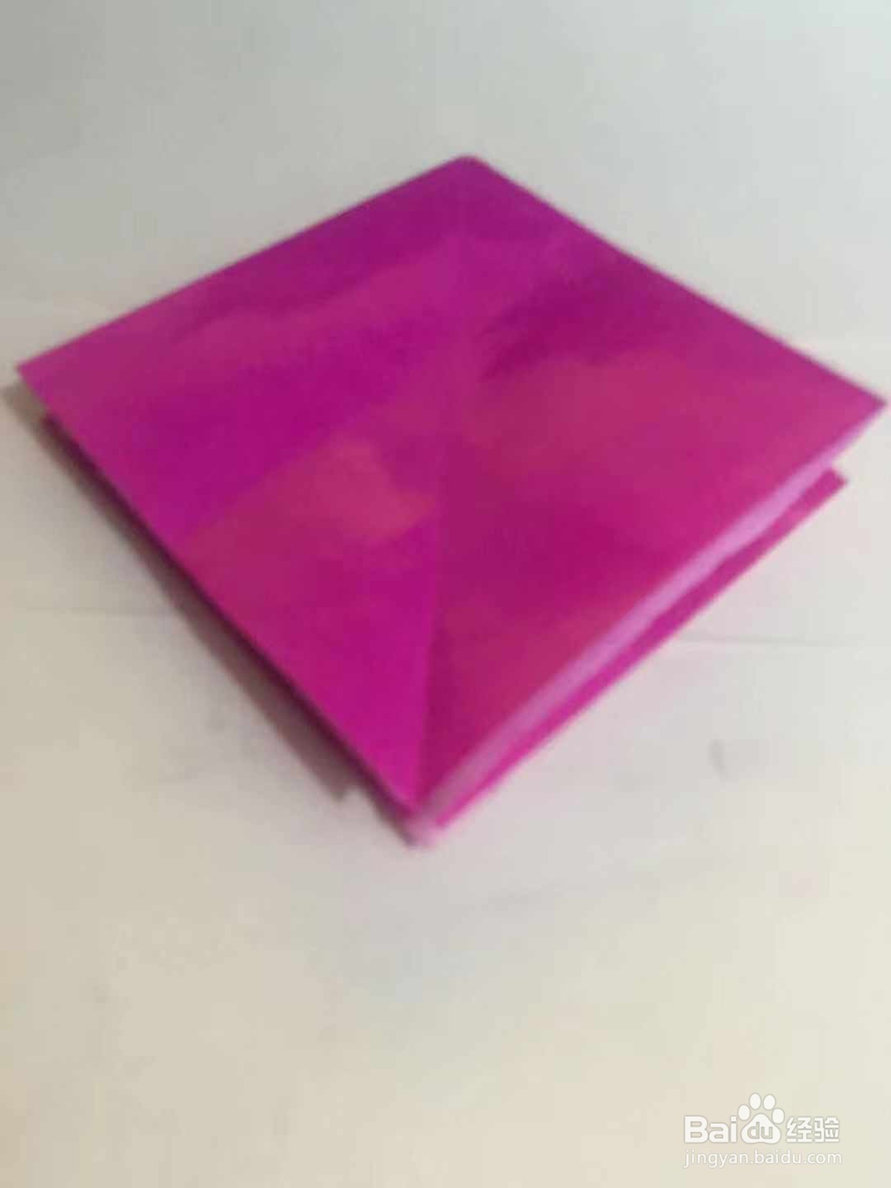 怎样用彩纸折叠一只漂亮的海蜇