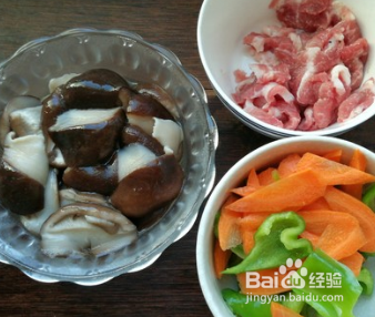 家常香菇炒肉的做法