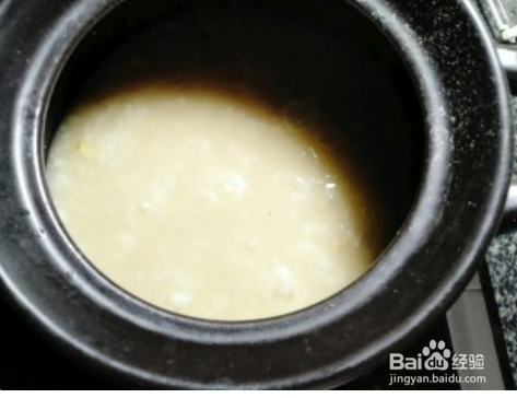 制作牡蛎鱿鱼粥