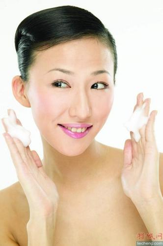 脸上的毛孔很大怎么办