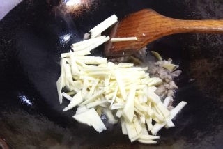 酸菜冬笋炒肉丝制作的步骤