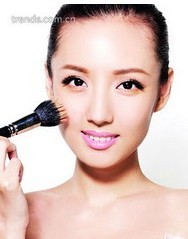 彩妆四步打造完美光泽新娘妆容