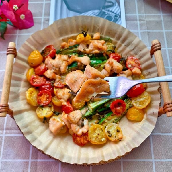 青花椒盐风味三文鱼蔬菜沙拉空气炸