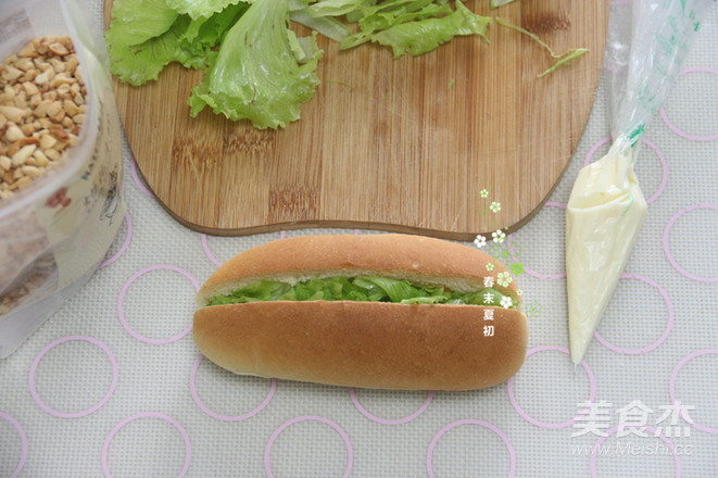 生菜香脆花生沙拉面包