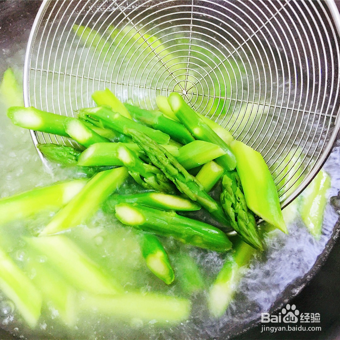 芦笋炒虾仁的做法