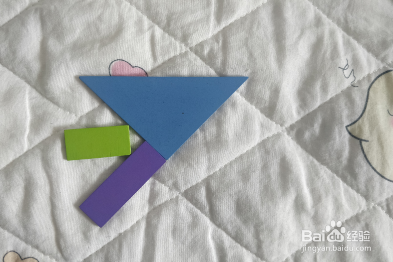 用幼儿积木怎么拼一只吃坚果的鸟儿？