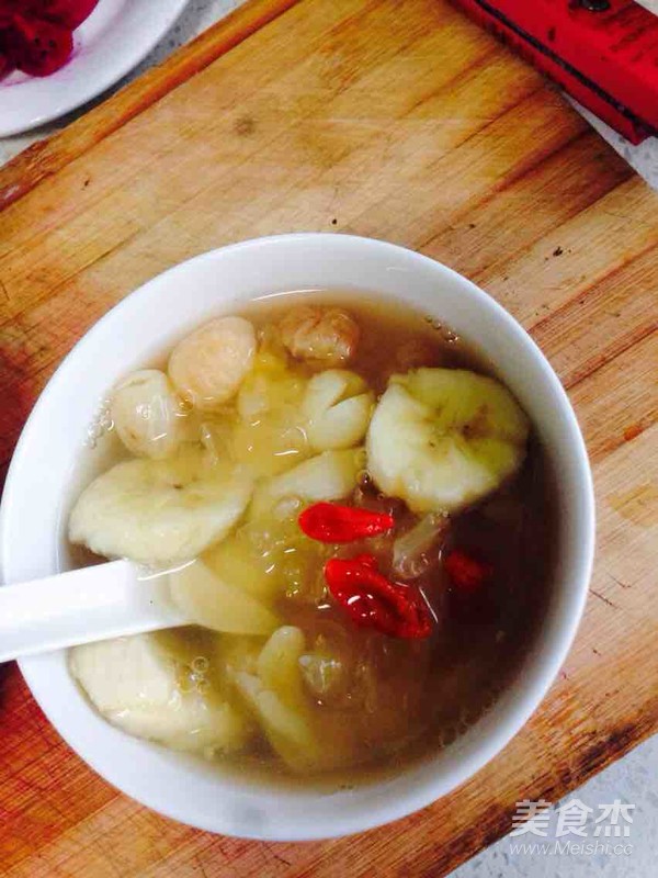 香蕉莲子百合桂圆枸杞银耳汤