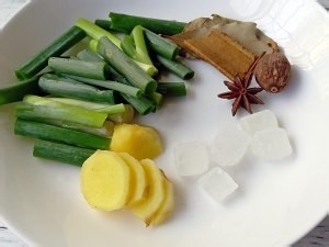 教你怎么做大手拉小手(猪蹄焖鸡爪)