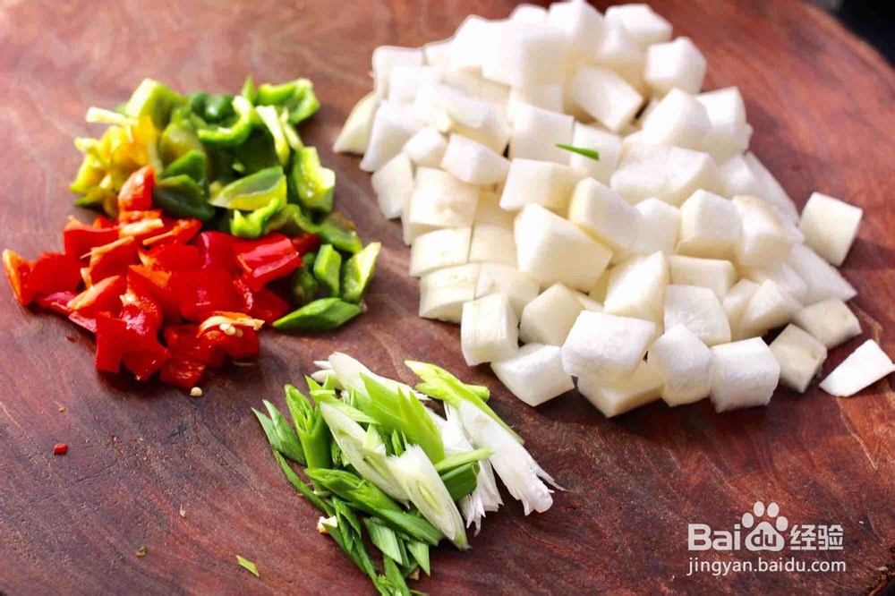 怎么做美味的萝卜双椒啤酒炖鸭