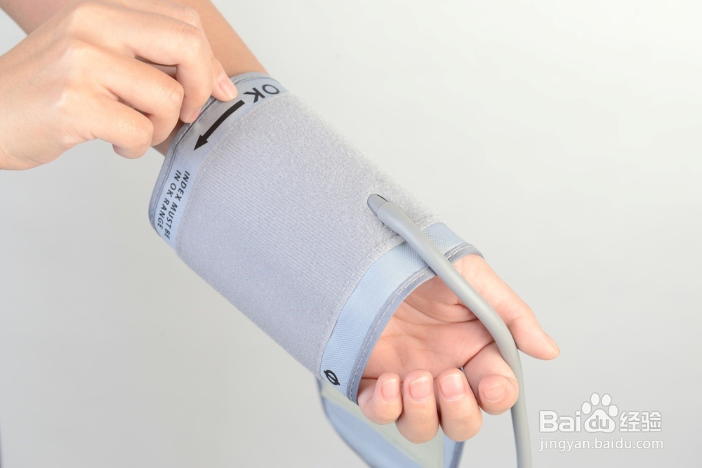 如何使用茉莉健康电子血压计量血压