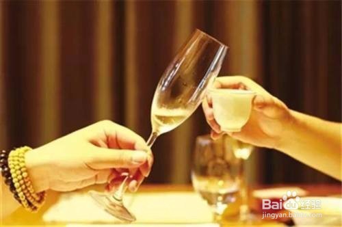 聚会上怎么避免拒绝喝酒