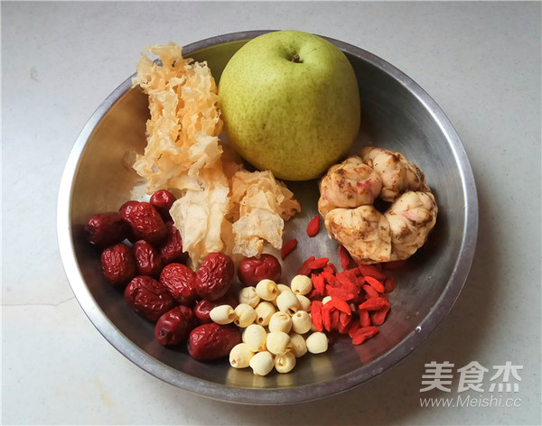 红枣银耳梨羹