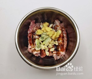 蜜汁烤肋排的做法