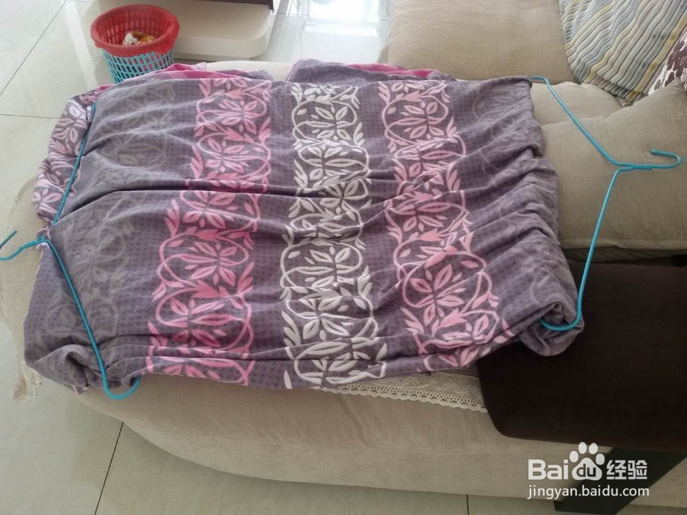 如何用普通衣架晒大被单和床单