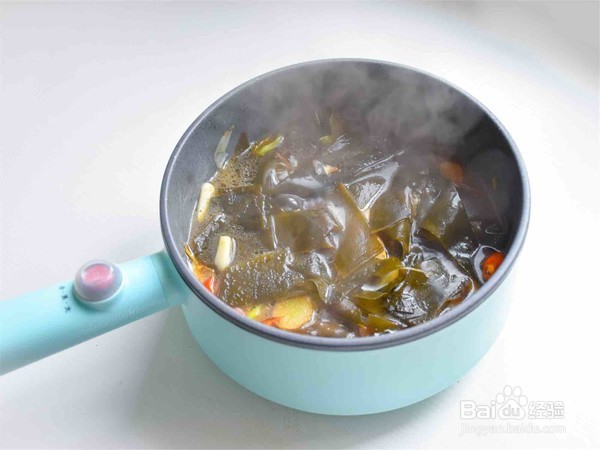 海带炖鱼的做法