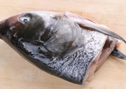 补脑鱼头汤的做法