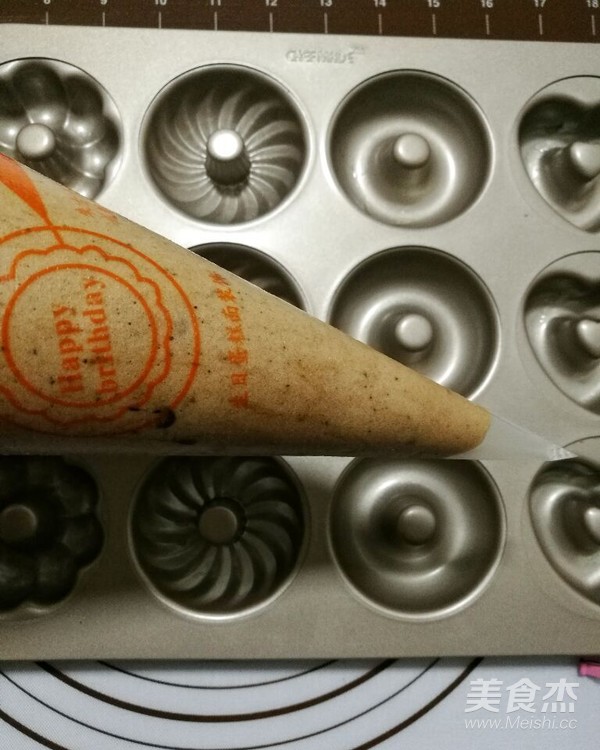 巧克力豆甜甜圈蛋糕