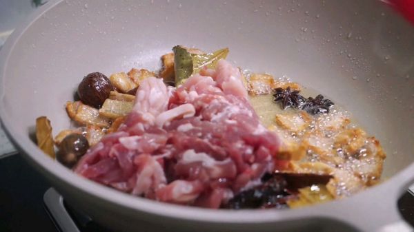 湖南湘西特色米粉独家秘方肉哨臊子