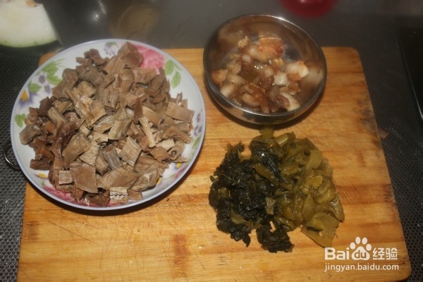 笋干炖酸菜的做法