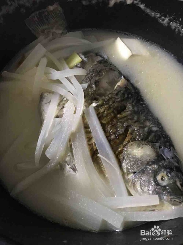 养生版萝卜丝鲫鱼汤