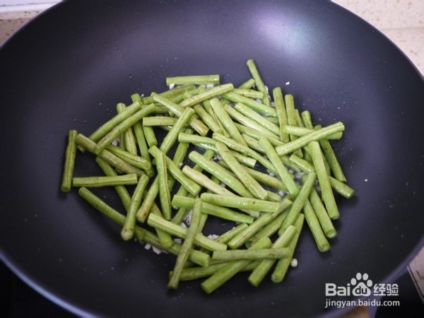 家庭版橄榄菜炒豆角的教程