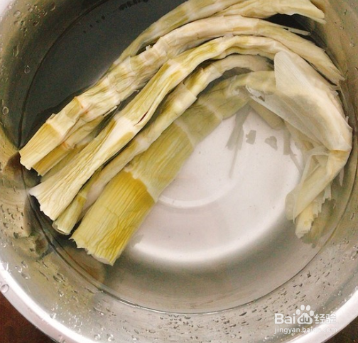 笋干土豆炖肉的做法