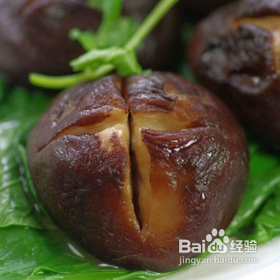 注重调汤的经典苏式家常菜——卤香菇