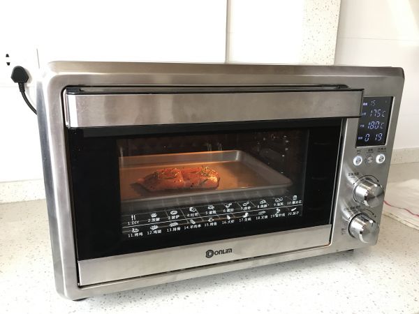 迷迭香烤三文鱼