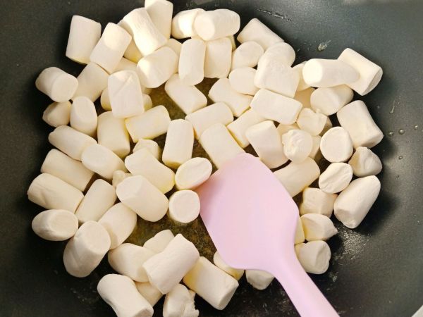 #网红美食我来做#果脆雪花酥