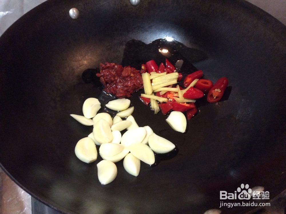 蒜子鲶鱼的做法