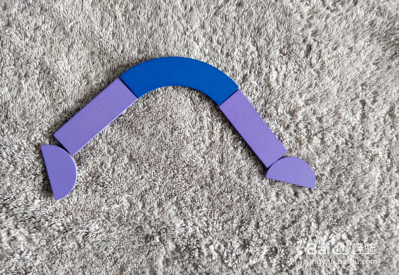 含四个圆形的跑步运动员用蒙氏积木怎样拼?