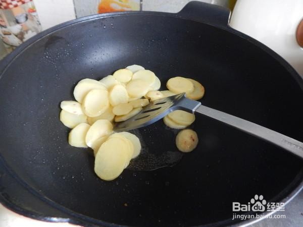 家庭自制油菜炒土豆片