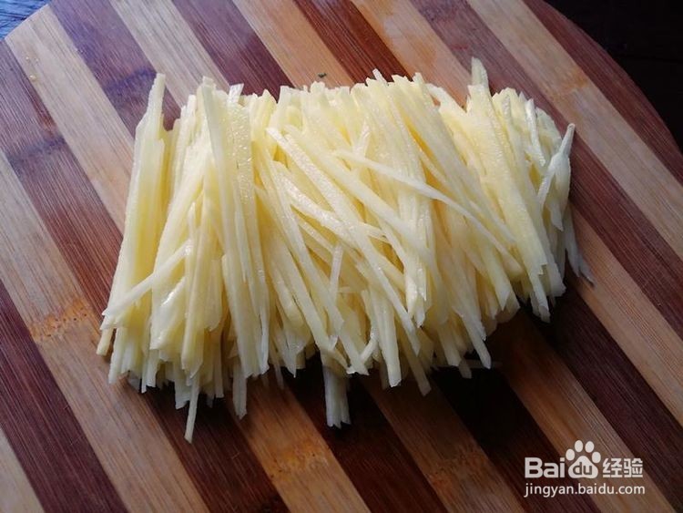 土豆新吃法:凉拌酸辣土豆丝