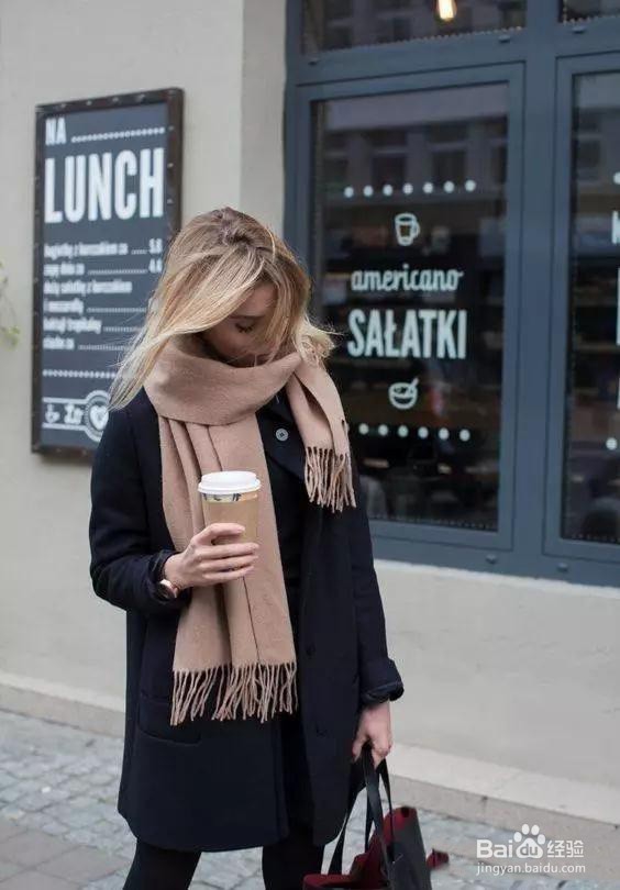 围巾怎么系？？流行怎么系?