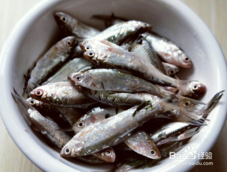 家庭自制炸小河鱼