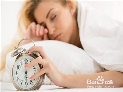 熬夜完补一觉就行了？没那么简单