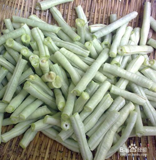 怎样做五花肉烧白豆角