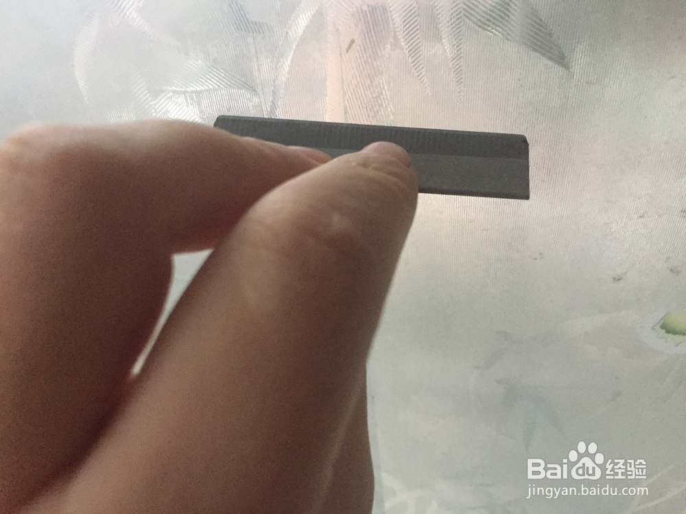 如何去掉玻璃上的磨砂纸