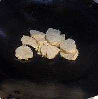 养生——木耳芹菜炒肉饼