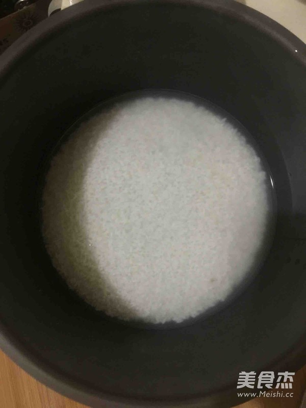 腊肠煲仔饭的做法