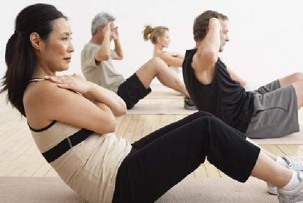 仰卧起坐的时候一定要双手抱住头吗